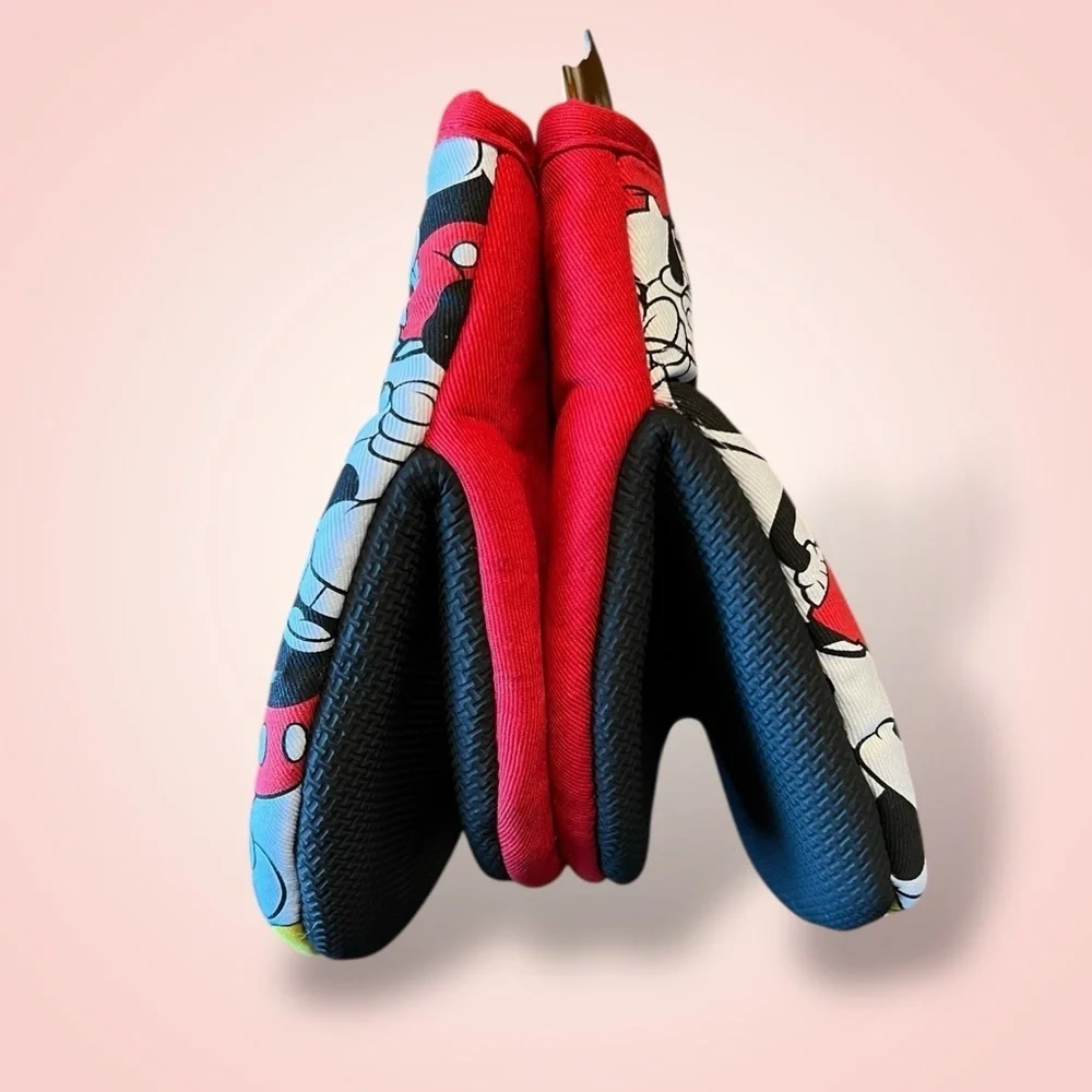Disney Mickey Mouse Apron and Matching Oven Mitts Set, NEW